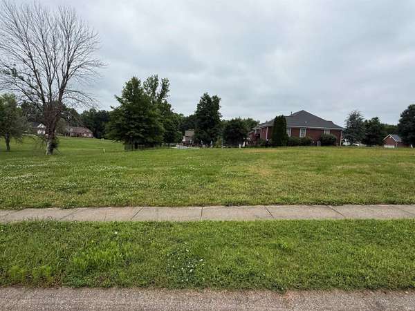 270 Persimmon CIR, Boonville, IN 47601