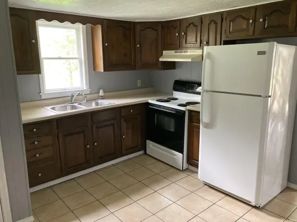 523 E Morton ST, Oakland City, IN 47660