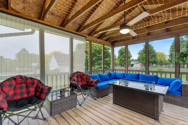 608 Lake John CIR, Winona Lake, IN 46590