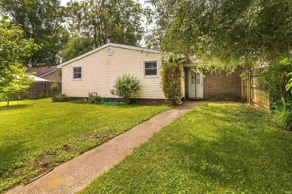 608 E Moore ST, Boonville, IN 47601