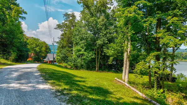 18040 Magnet Valley RD, Magnet, IN 47520