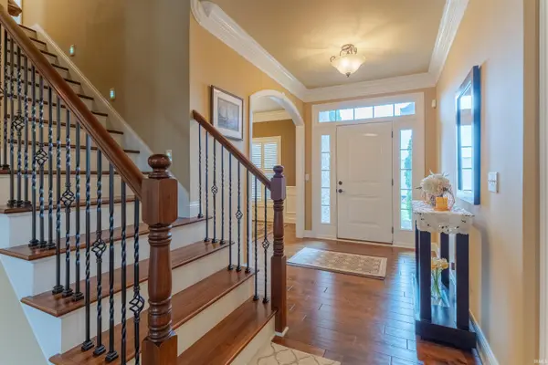 2084 Long Cove CIR, Newburgh, IN 47630-8413