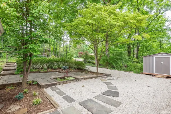 390 S Lori LN, Bloomington, IN 47401