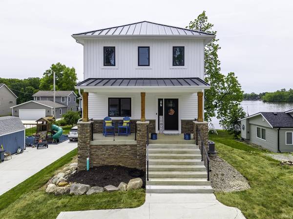 1498 N Shore DR, Rome City, IN 46784