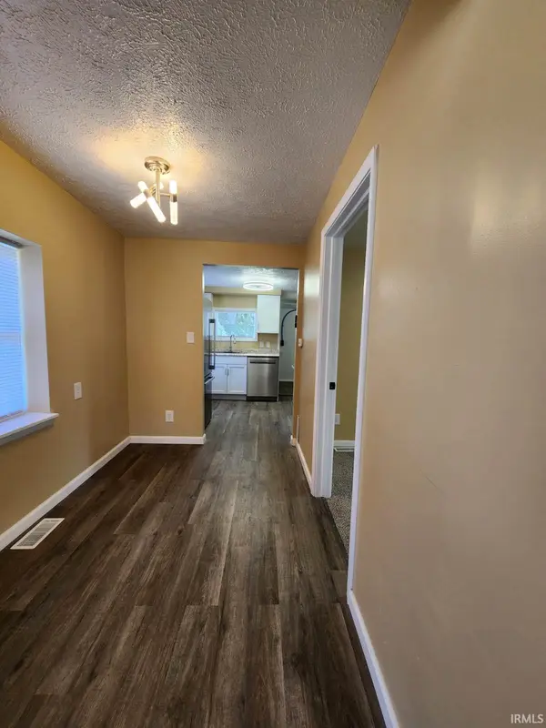 51622 Kenilworth RD, South Bend, IN 46637