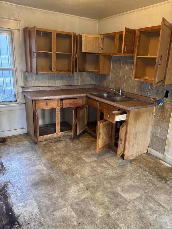1514 Carroll ST, South Bend, IN 46613-2415