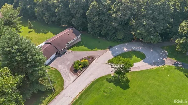 1744 Parkview DR, Bedford, IN 47421