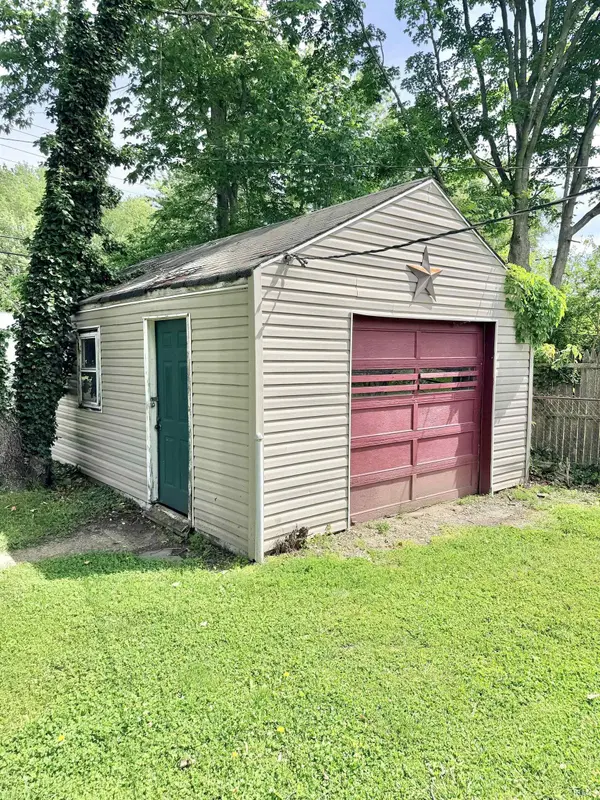 1804 E 25th ST, Muncie, IN 47302