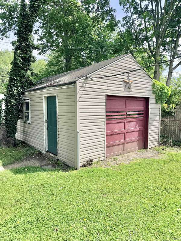 1804 E 25th ST, Muncie, IN 47302