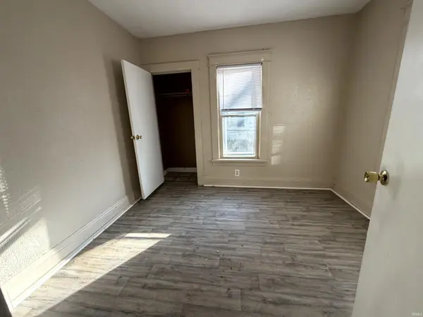 1926 Leer ST, South Bend, IN 46613