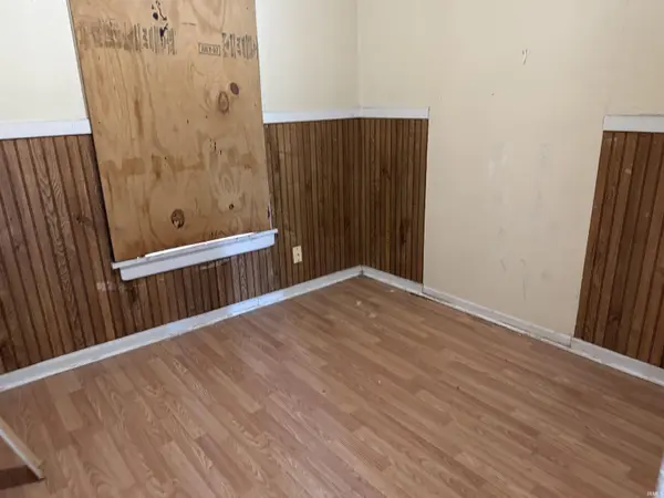 2029 S Michigan ST, South Bend, IN 46613-2326