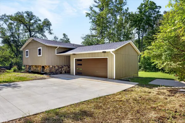 2102 E Wimbleton LN, Bloomington, IN 47401