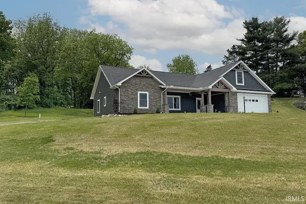 13120 Bear Creek CT, Middlebury, IN 46540-8646