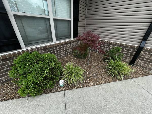 8018 Kismet DR, Charlestown, IN 47111-8417