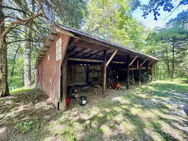 25 Hillbilly Hollar RD, Bedford, IN 47421