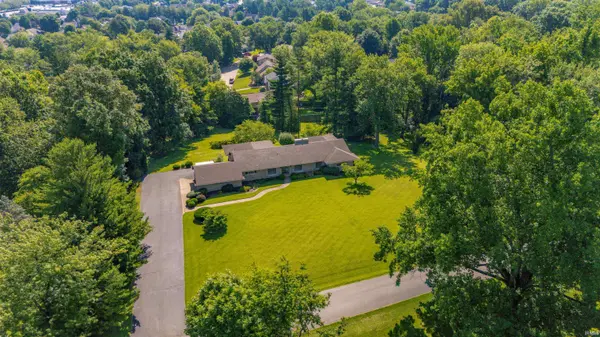 520 Scenic DR, Evansville, IN 47715