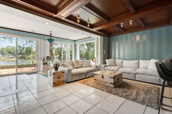11114 Lakeshore DR, Osceola, IN 46561-9542