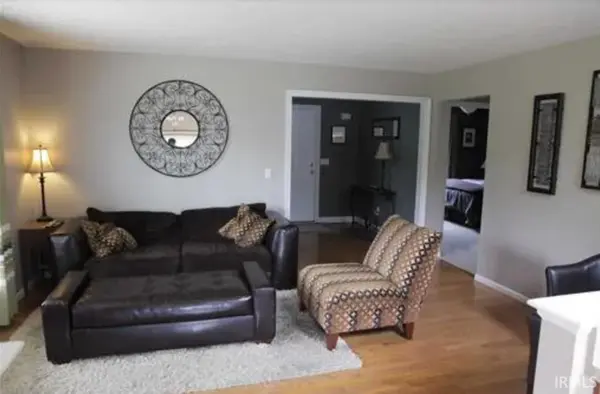 5507 Singer CT, Granger, IN 46530-4481