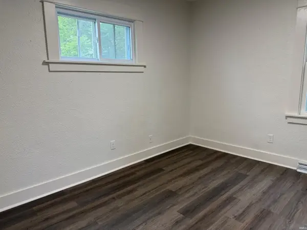 1123 Miner ST, South Bend, IN 46617-2119