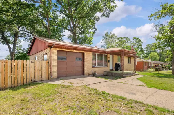 3718 Surrey LN, South Bend, IN 46628