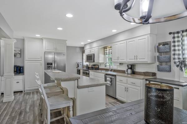 7688 Vann RD, Newburgh, IN 47630