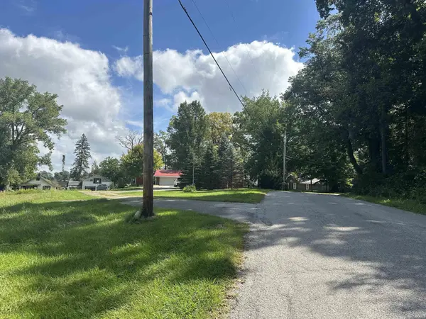 8628 E Koher RD, Syracuse, IN 46567-8348