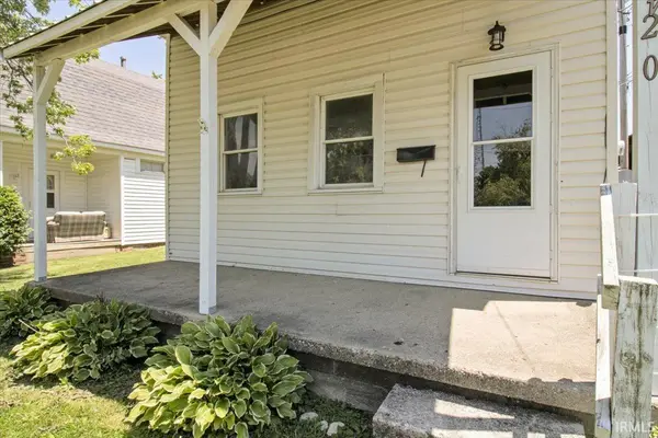 420 N West ST, Winchester, IN 47394