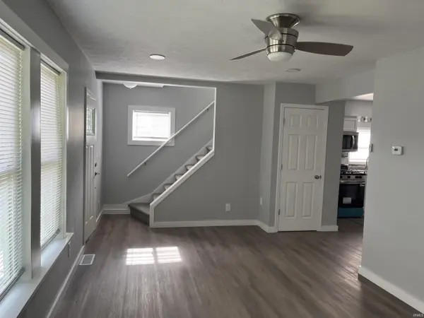 1738 E Bowman ST, South Bend, IN 46613-3503