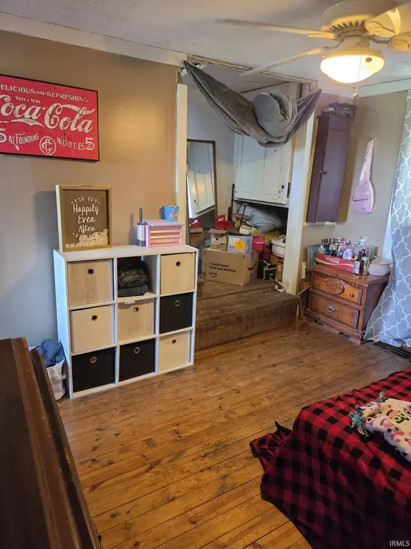 845 N Crowe RD, Bloomfield, IN 47424