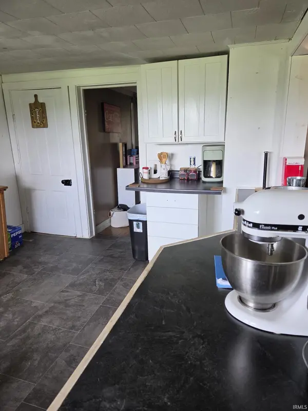 845 N Crowe RD, Bloomfield, IN 47424
