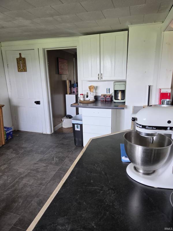 845 N Crowe RD, Bloomfield, IN 47424