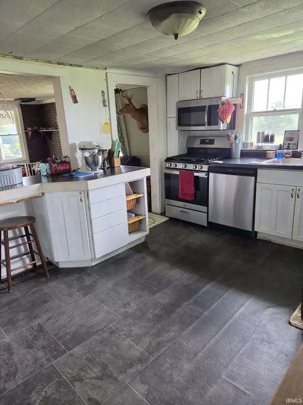 845 N Crowe RD, Bloomfield, IN 47424