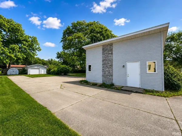 3718 Lincolnway East ***, Mishawaka, IN 46544-3922
