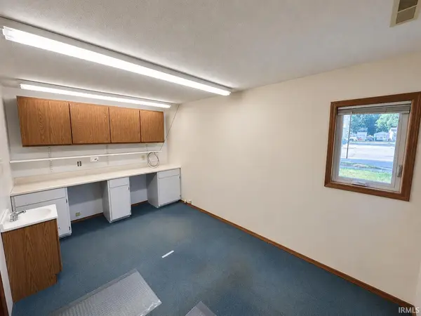 3718 Lincolnway East ***, Mishawaka, IN 46544-3922