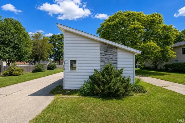 3718 Lincolnway East ***, Mishawaka, IN 46544-3922