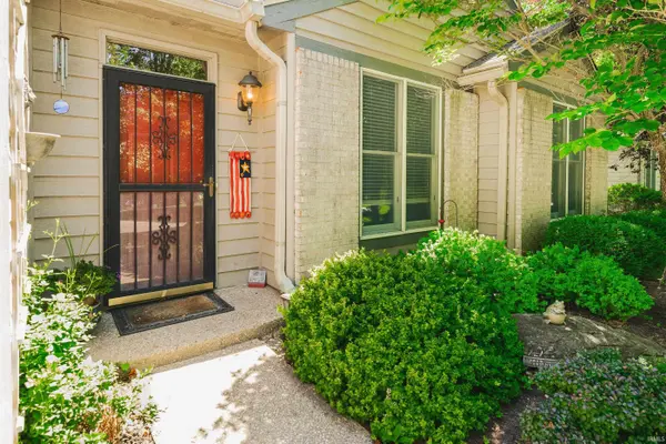 9415 S Harbour Pointe DR, Bloomington, IN 47401