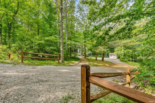 3600 Greenbriar LN, Nashville, IN 47448-8400