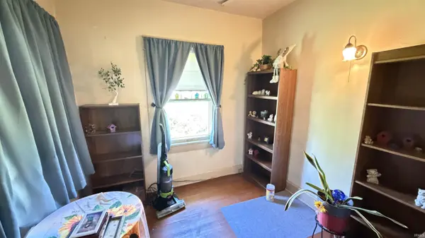 914 W Main ST, Ellettsville, IN 47429-1232