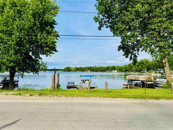 7425 N Tecumseh RD, Walkerton, IN 46574-9387