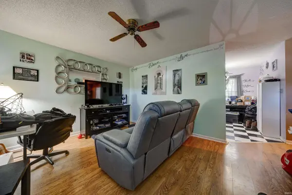 2910 Squire LN, Evansville, IN 47715