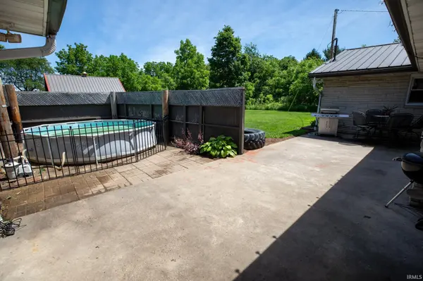 1336 Lincoln HWY, Bourbon, IN 46504-9694