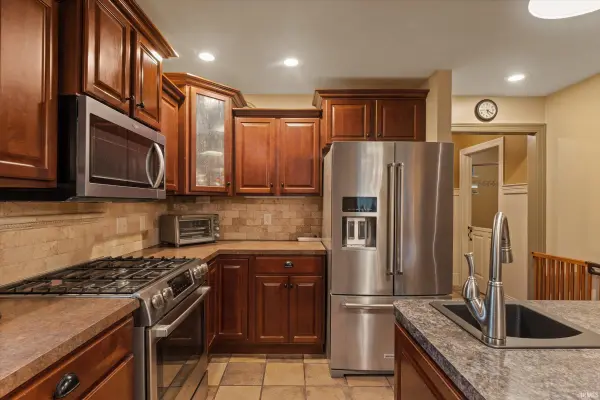21816 Locust Bend CT, South Bend, IN 46628-1861