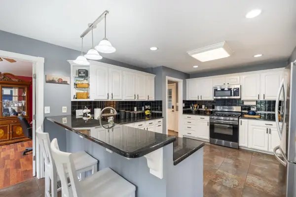 5185 Sawgrass LN, Leesburg, IN 46538