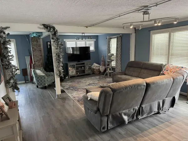 109 E Roe ***, Ossian, IN 46777