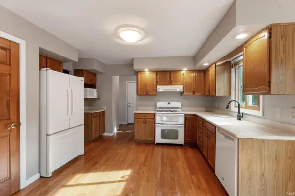 51595 Harvester DR, Granger, IN 46530-8335