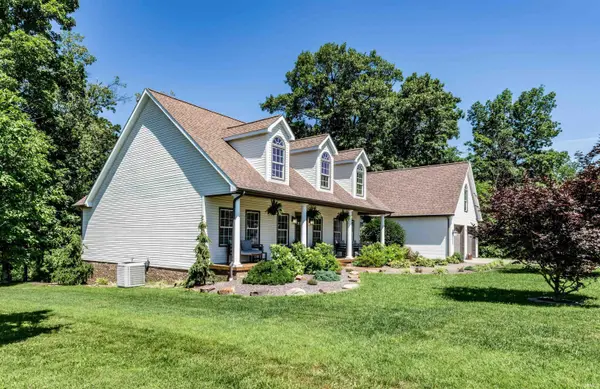 10689 S Oak Ridge Estate, Haubstadt, IN 47639