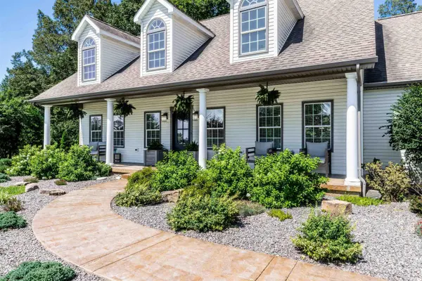 10689 S Oak Ridge Estate, Haubstadt, IN 47639
