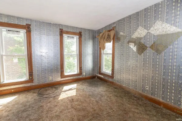 154 Middlebury ST, Elkhart, IN 46516-3736