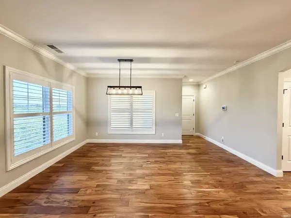 3327 White Oak TRL, Newburgh, IN 47630