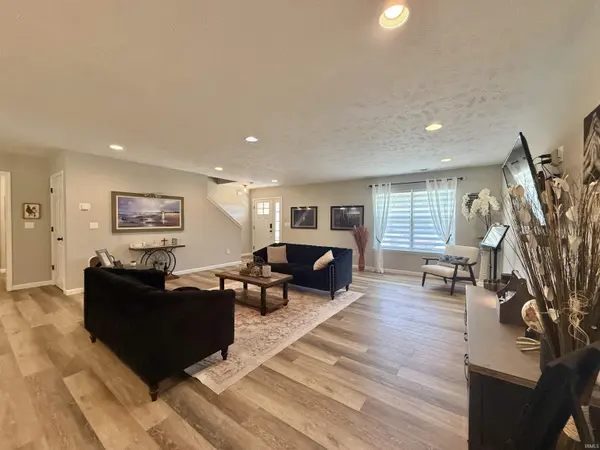 5533 Hillside TRL, Newburgh, IN 47630